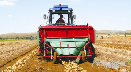 点击打开原图 4UQ-165马铃薯收获机_副本